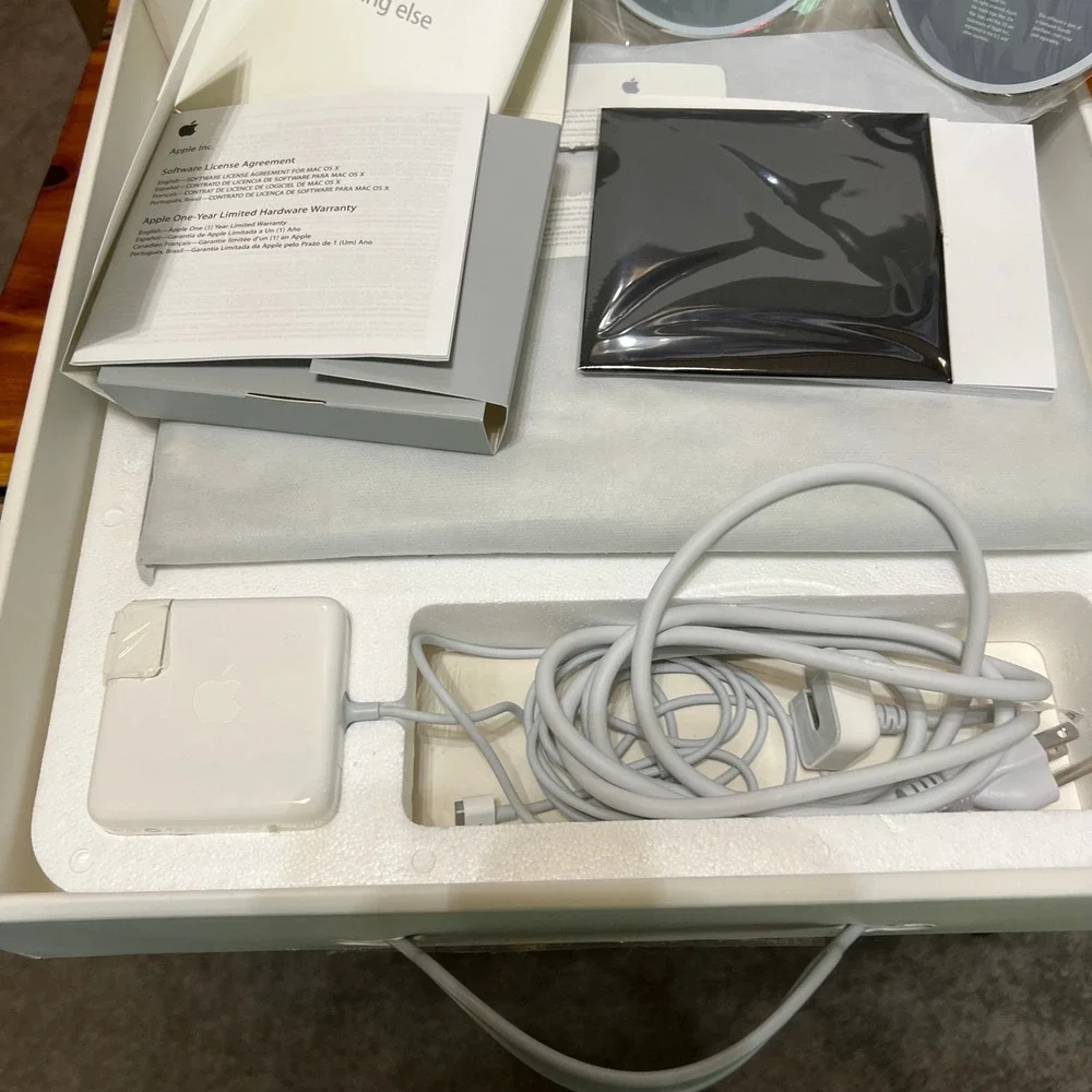 Apple MacBook A1181 13